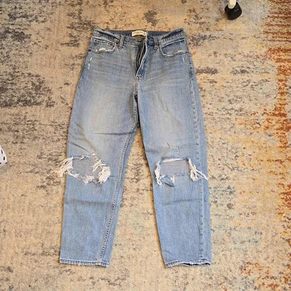 Abercrombie Classic Fit Mom High Rise Jeans | Size 28 - Picture 1 of 6
